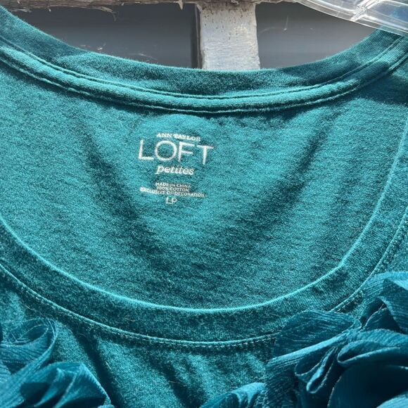 Flower Detail LOFT Tee - Picture 3 of 8